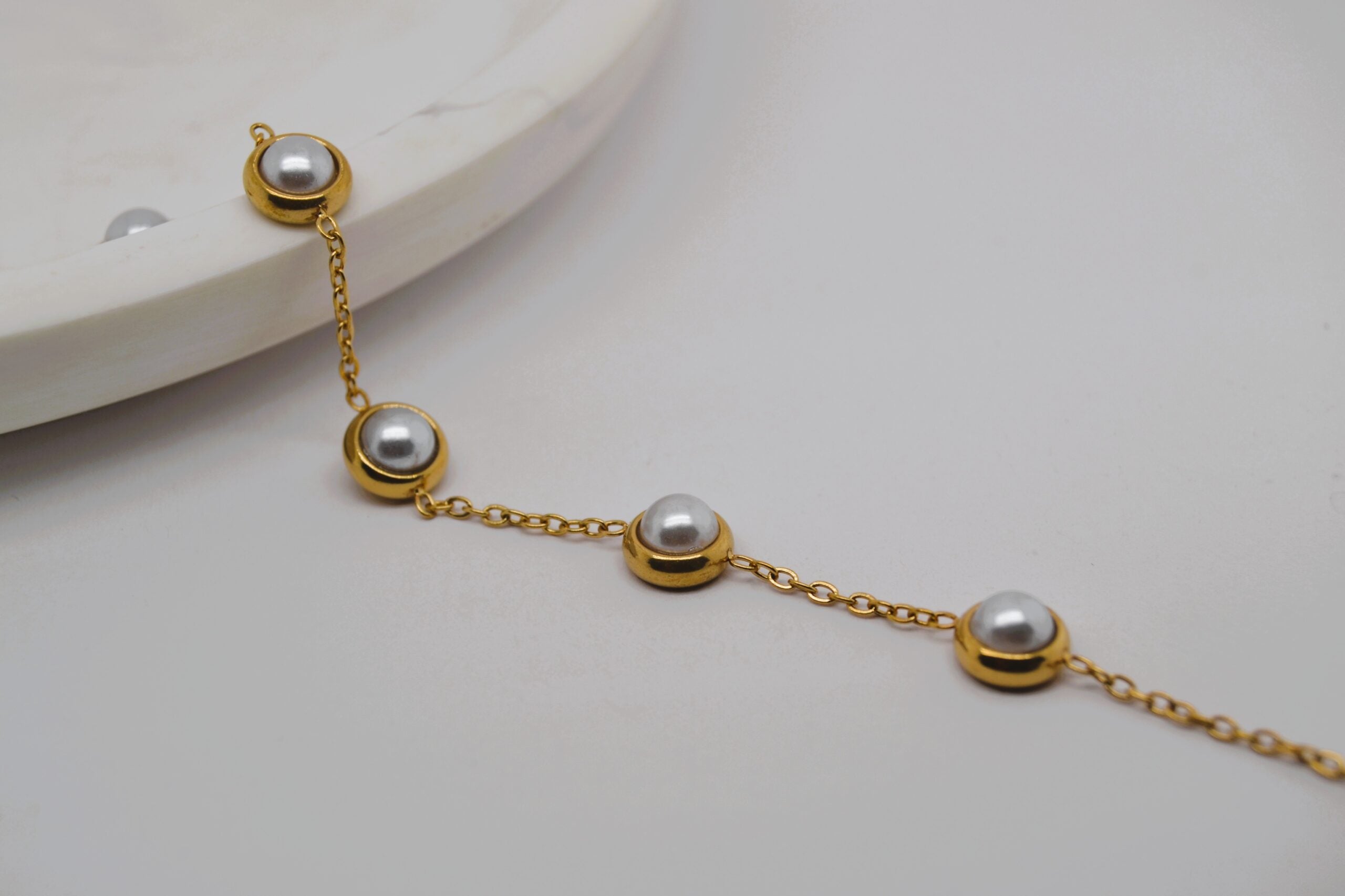 Gold Bracelet with Pearls image 0