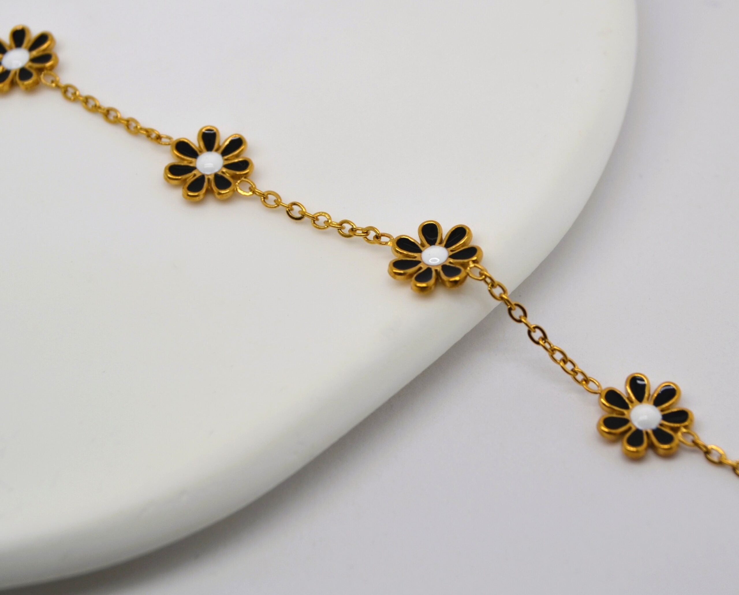 Colored Daisy Bracelet - Black image