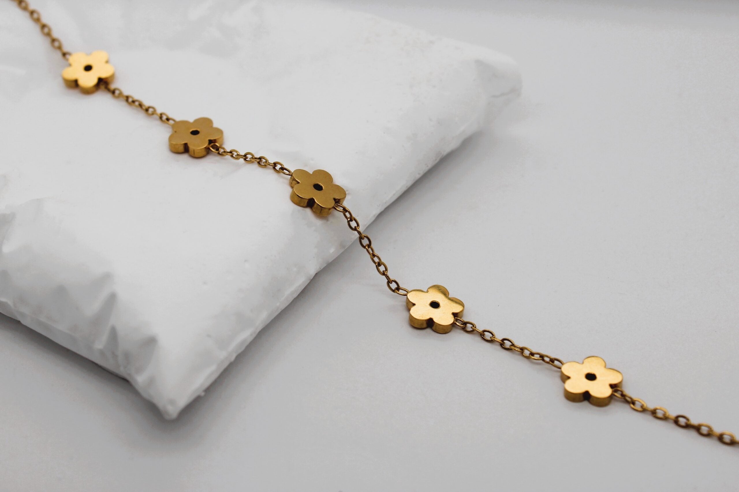 Gold Anemone Bracelet image 0