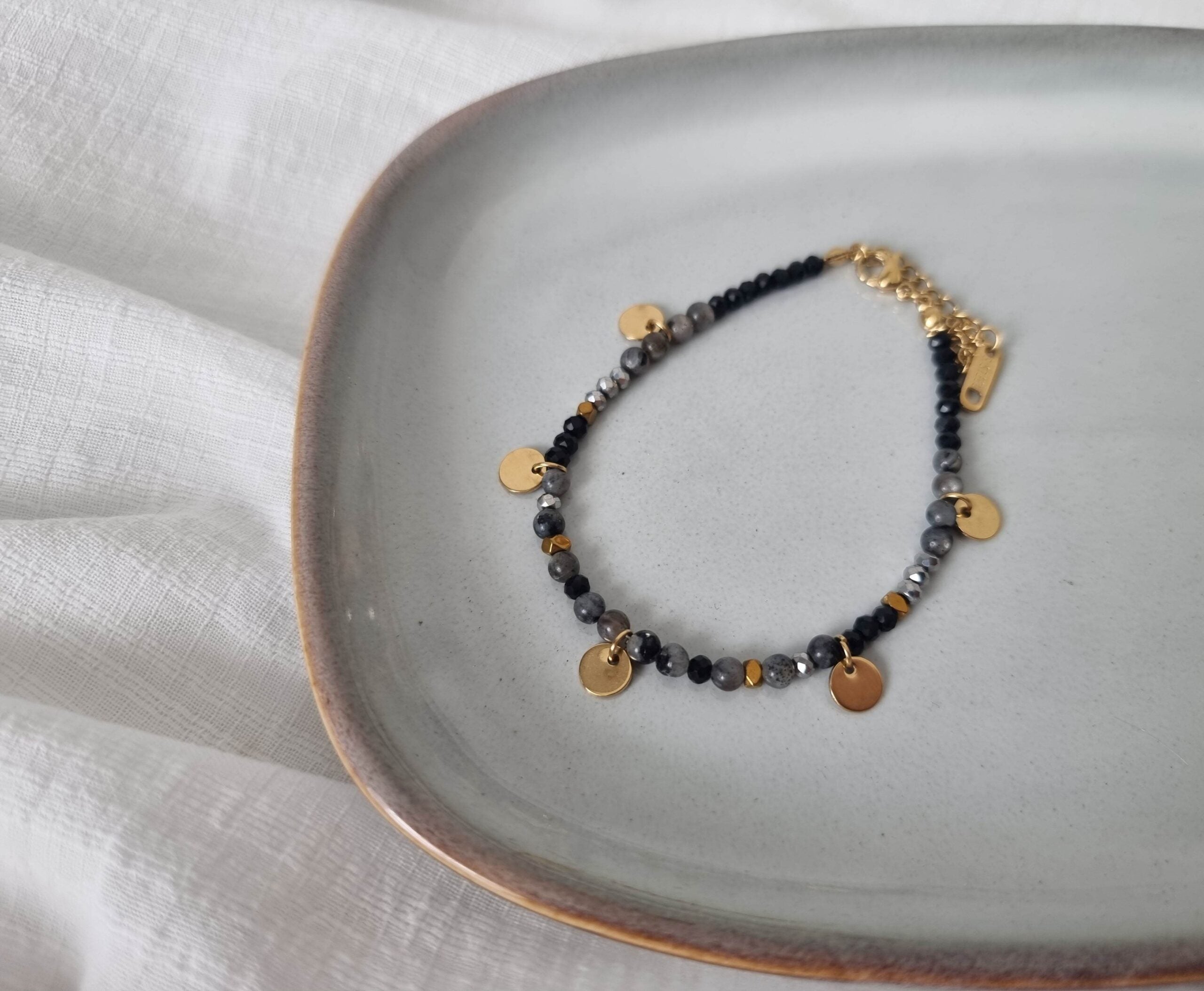 Gold Colored Beads Bracelet - Black image