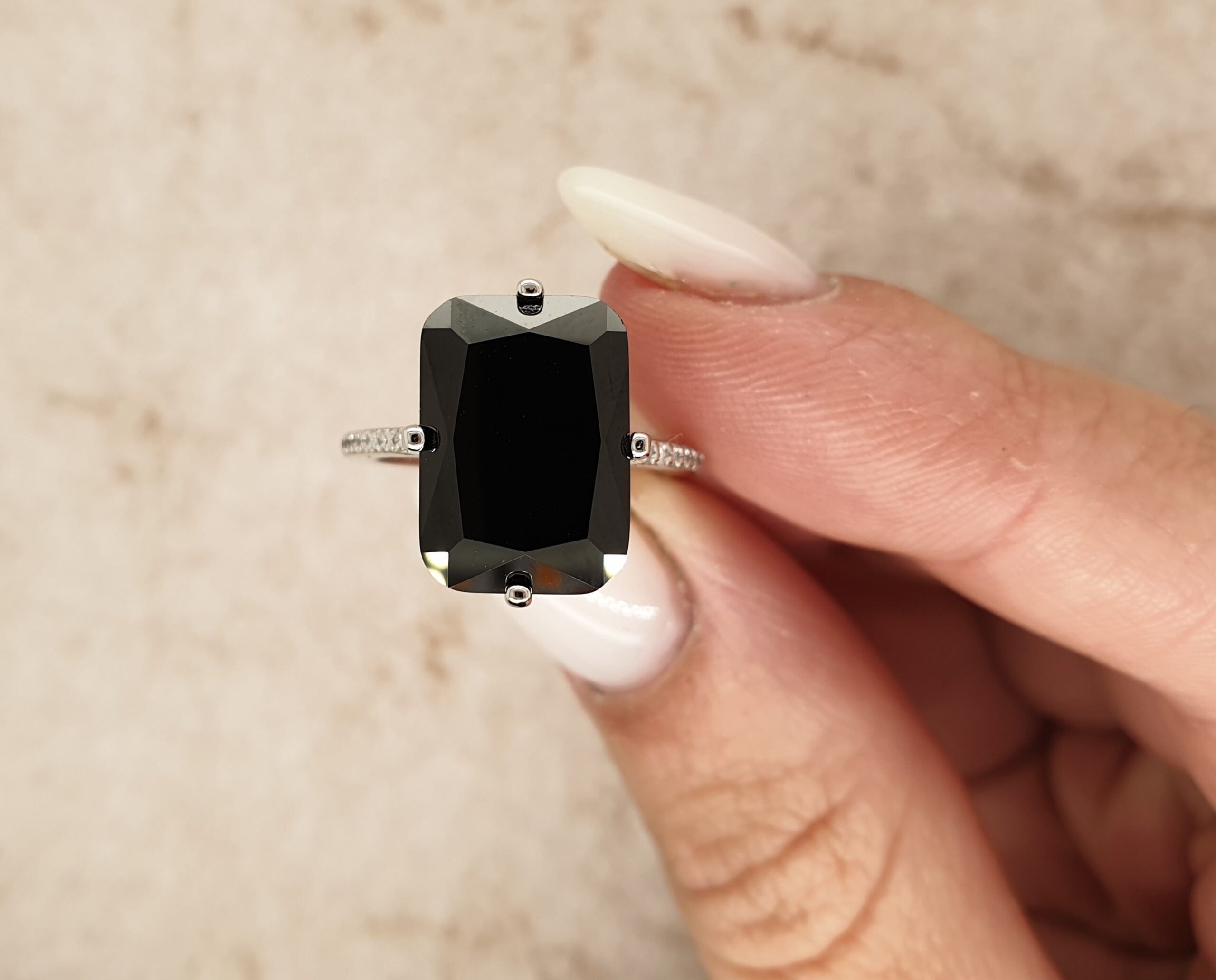 Scarlet Ring image 1