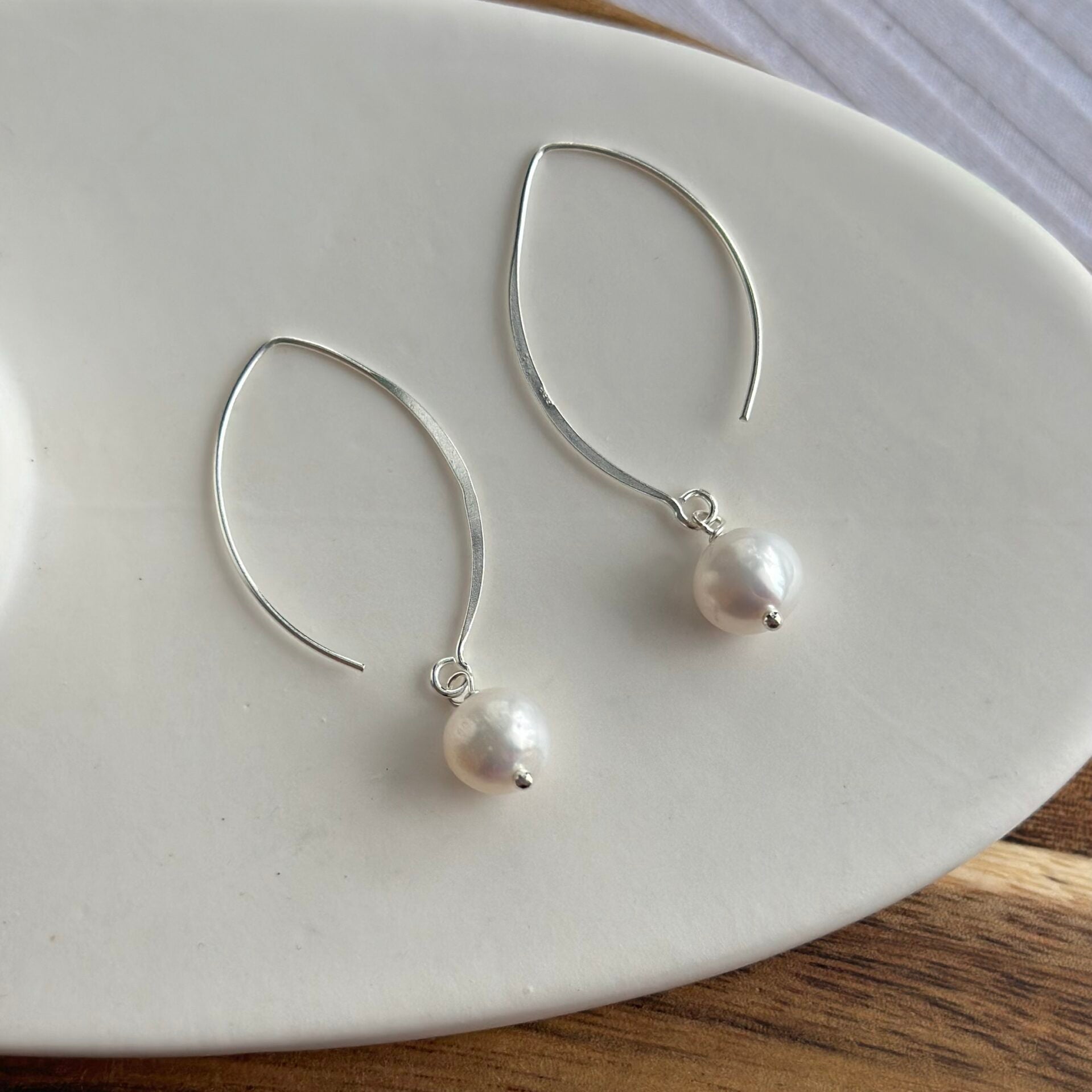 The Elegant Pearl Earring image 1