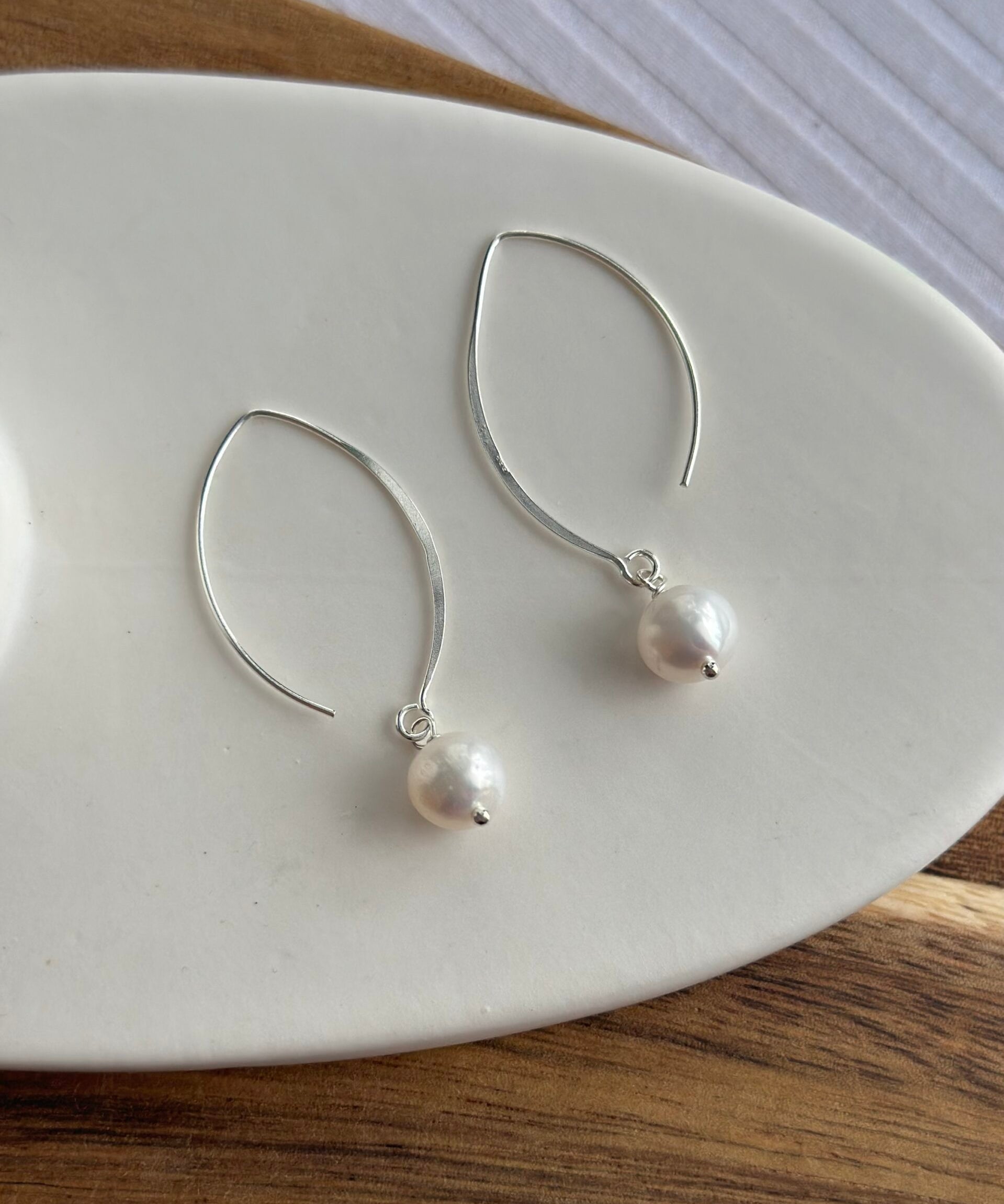 The Elegant Pearl Earring image 1