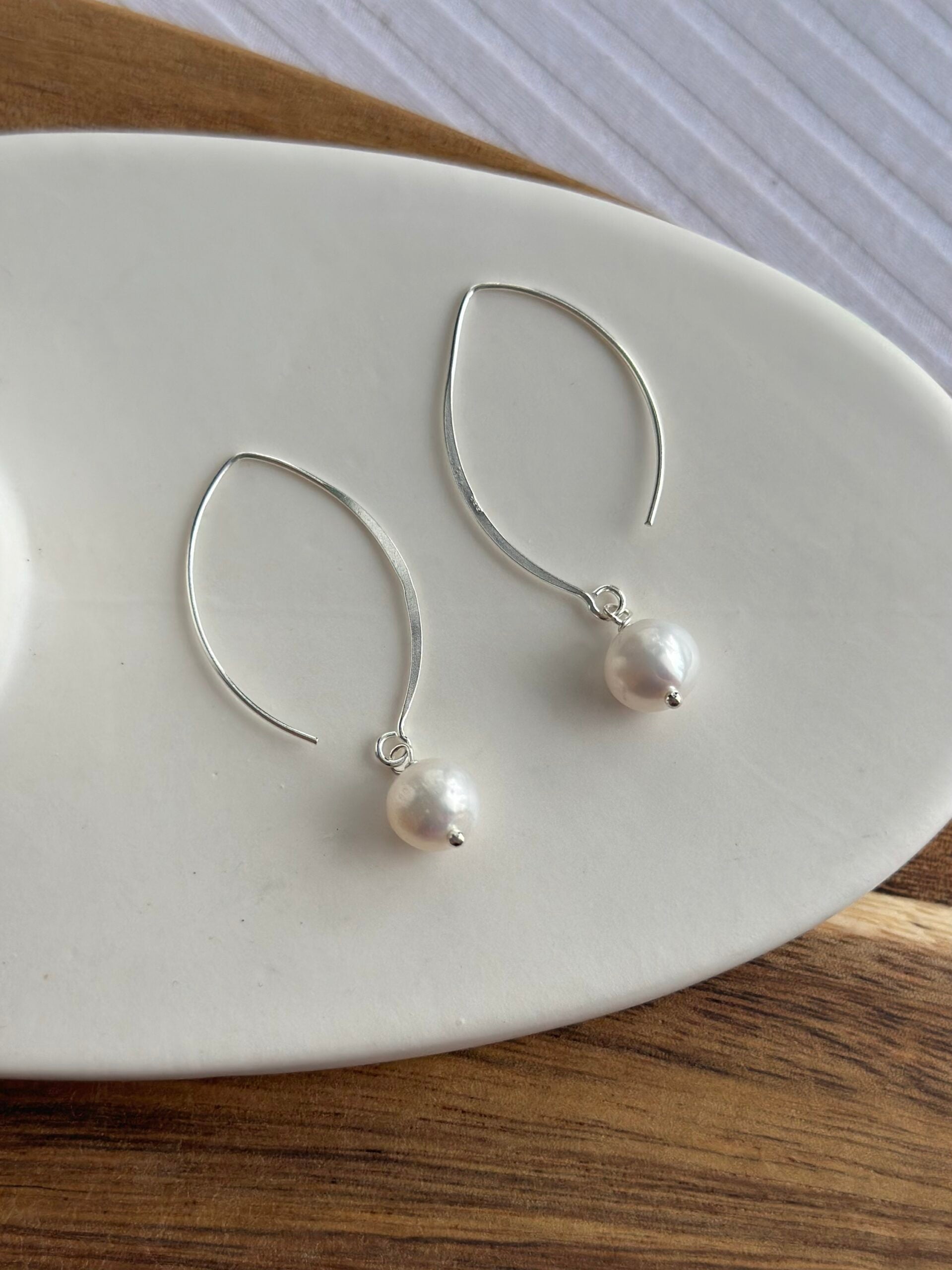 The Elegant Pearl Earring image 1