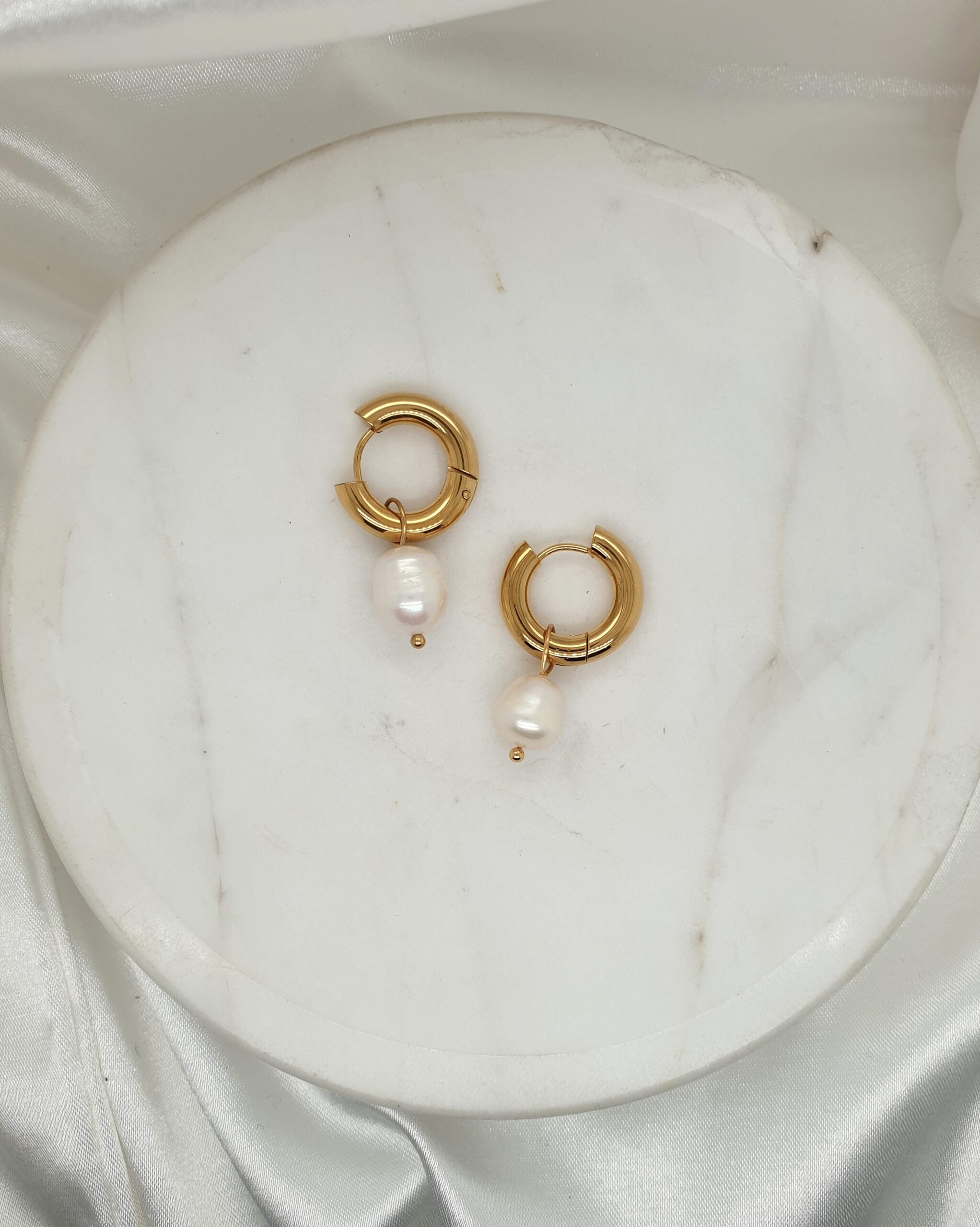 Single Pearl Gold Huggies image 0