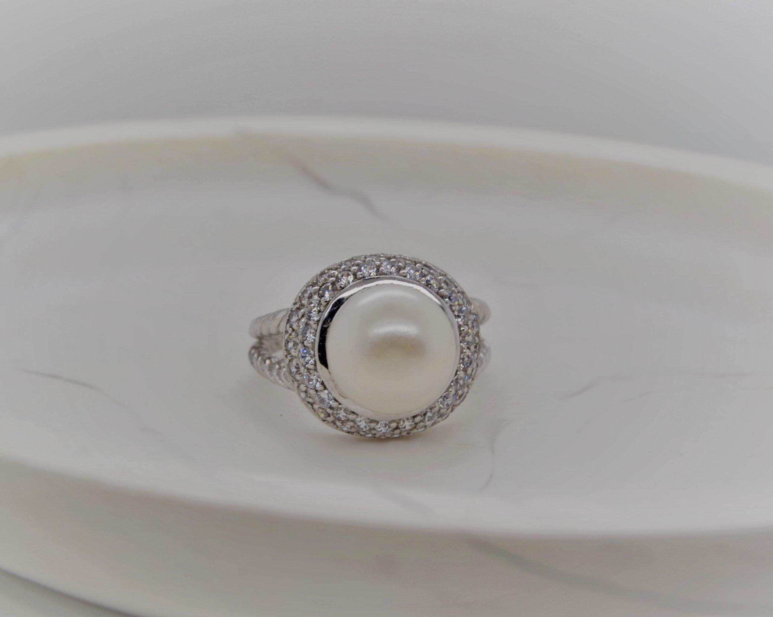 Bling Halo Pearl Ring image 0