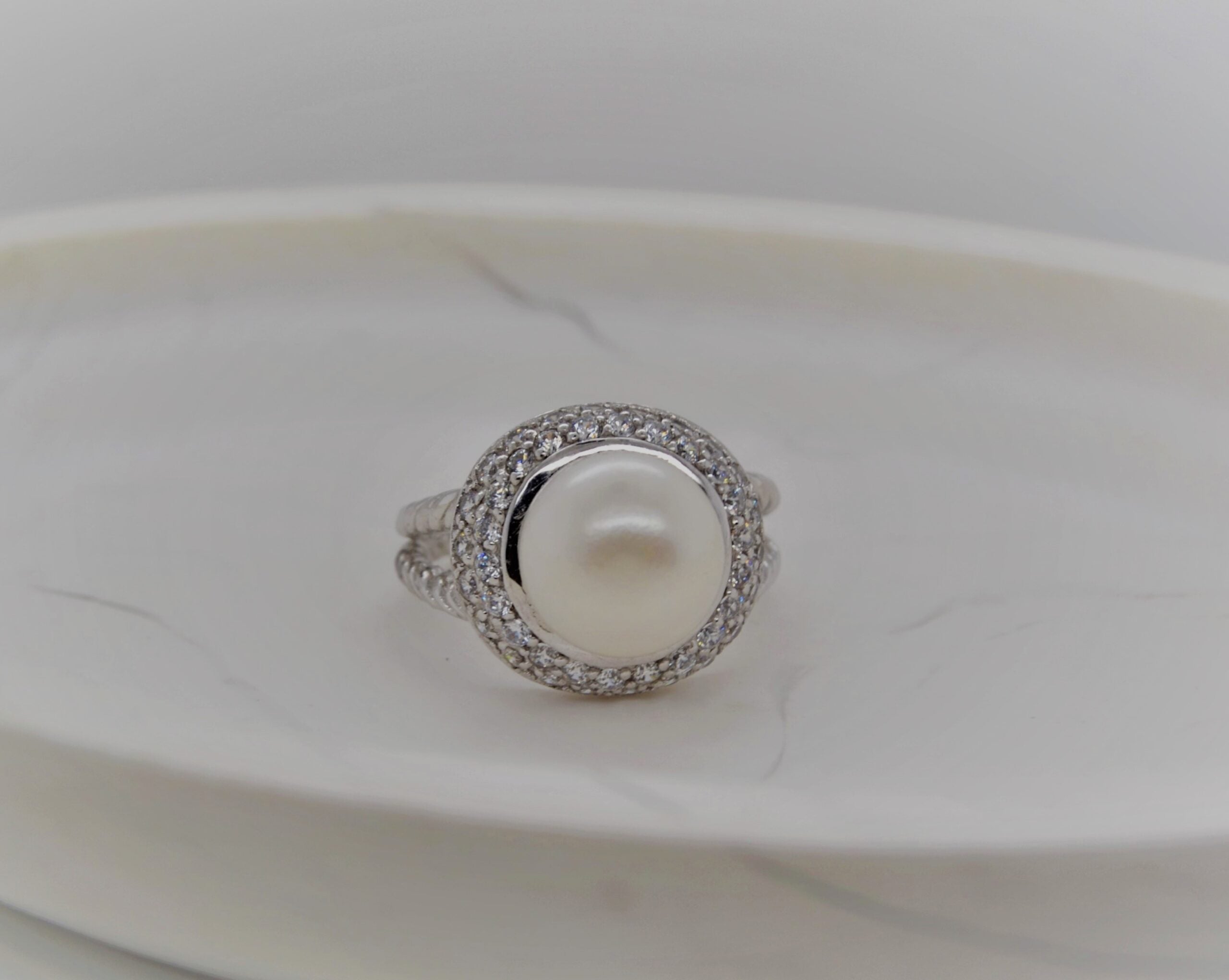 Bling Halo Pearl Ring image 0