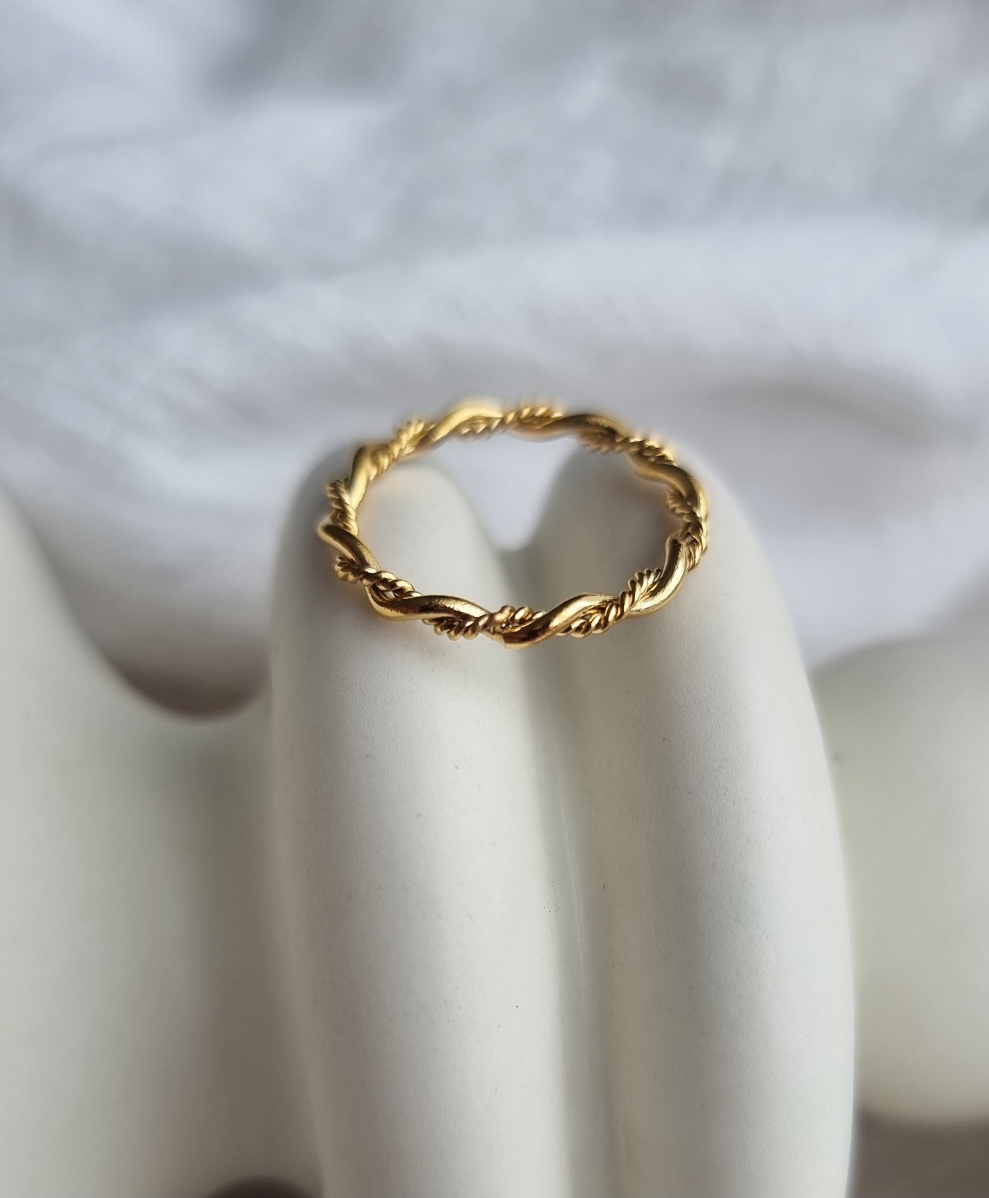 Twisted Gold Ring image 0