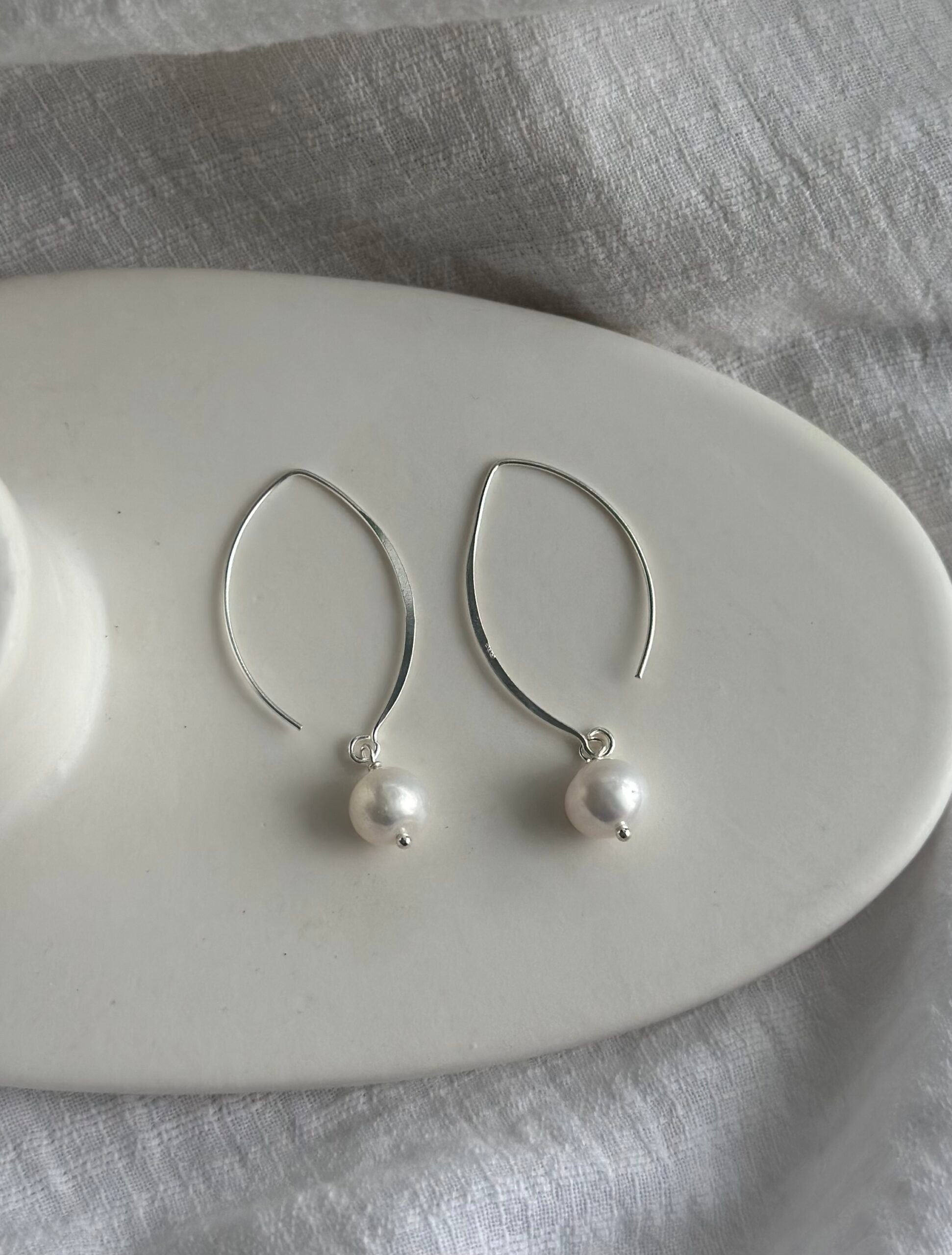 The Elegant Pearl Earring image 0
