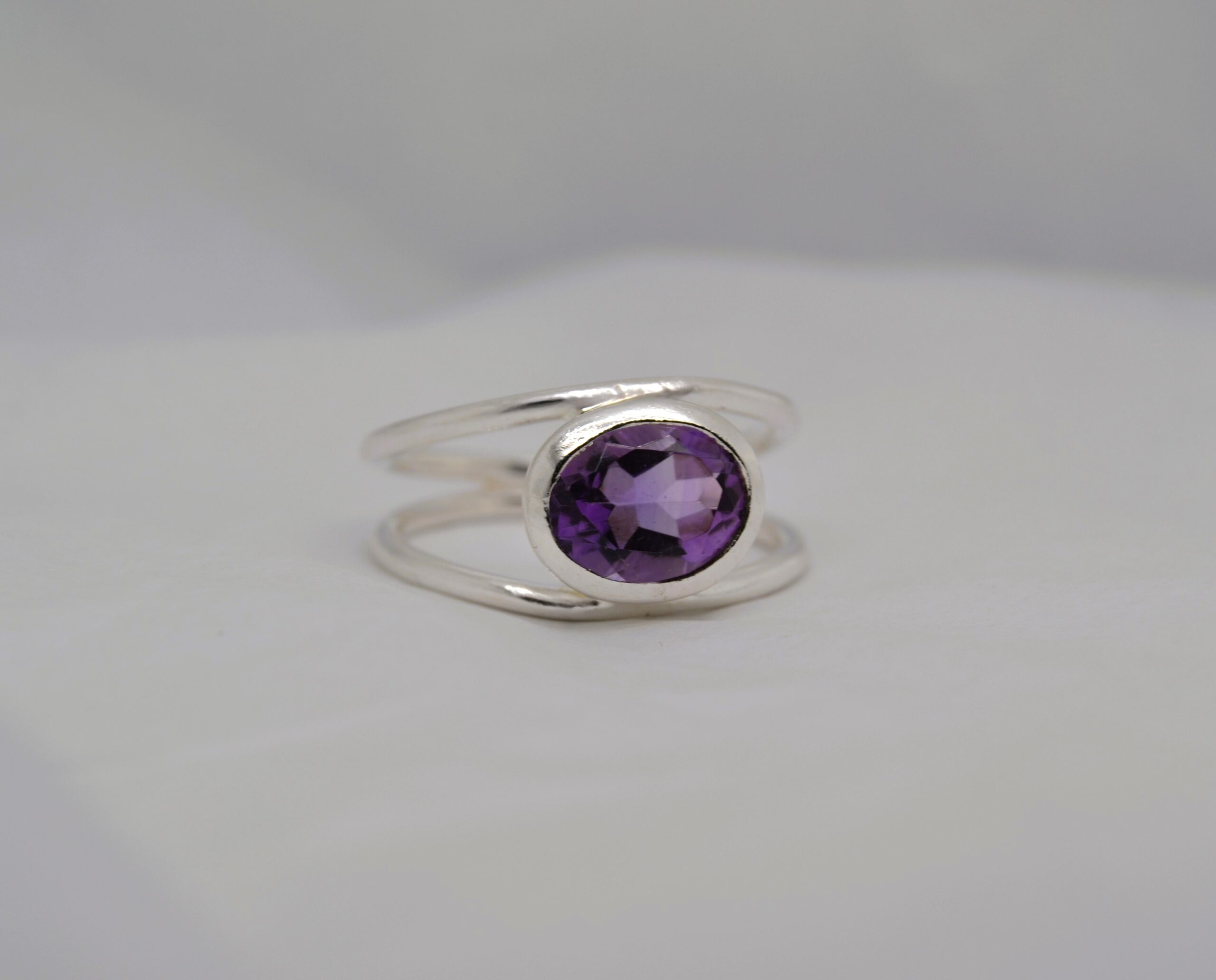Oval Natural Stone Ring - Amethyst, Q image
