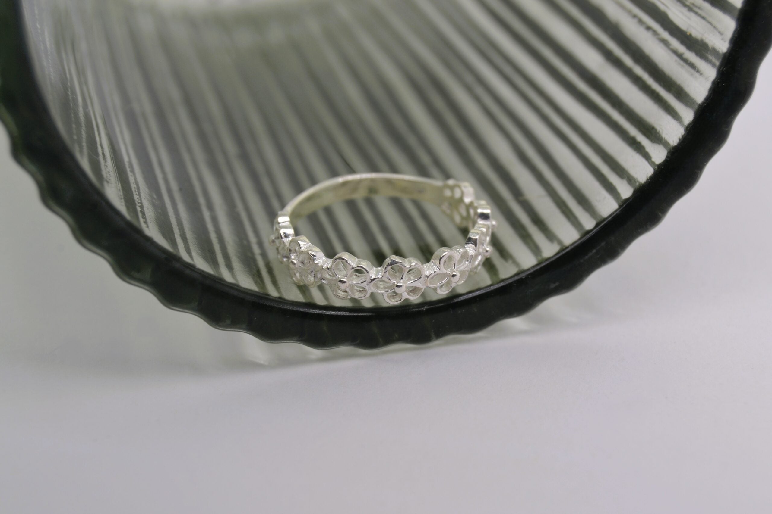 Cut-out Daisy Ring image 1