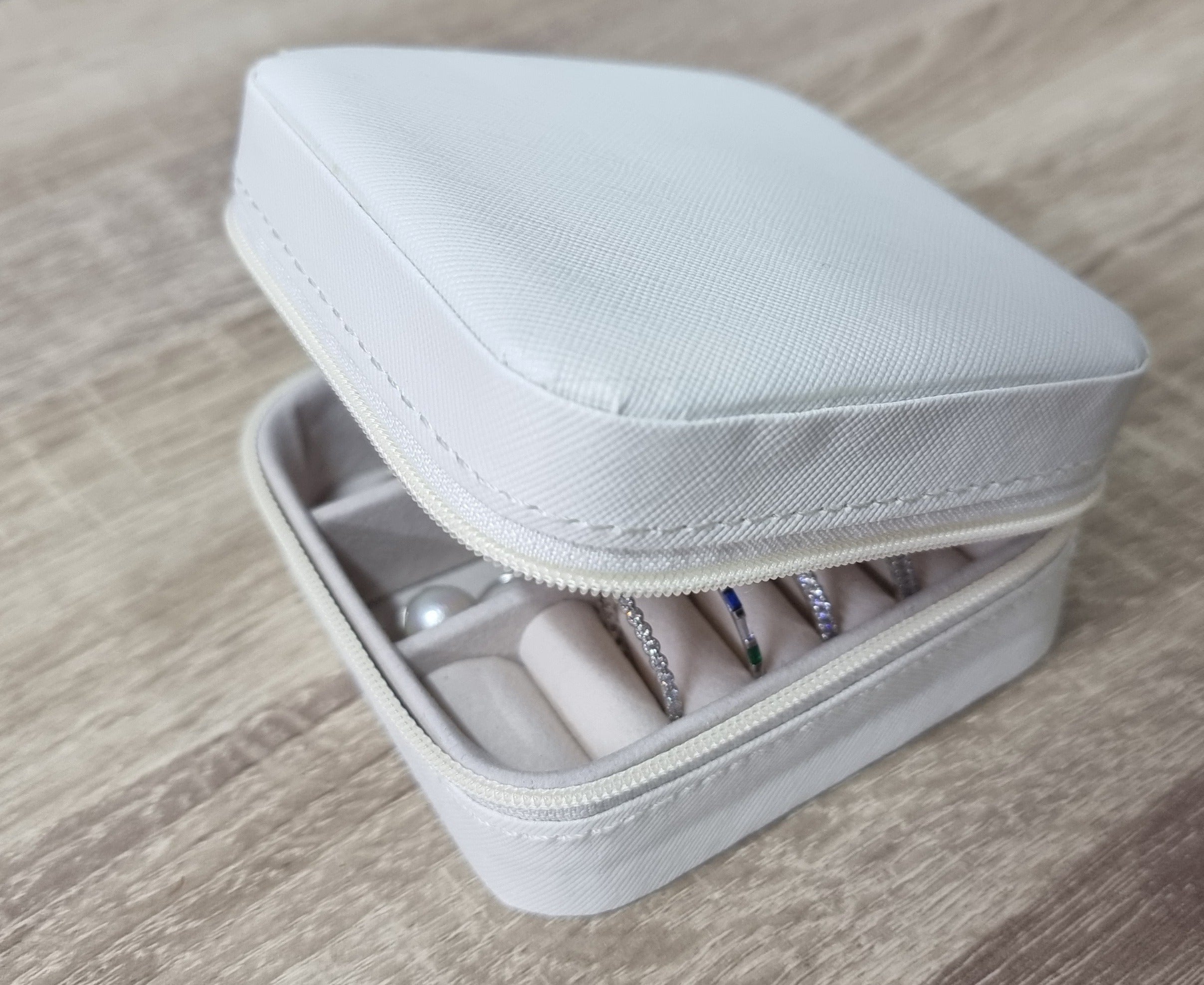 Travel Jewelry Organisers - White image