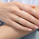 Horizontal funky Oval Ring