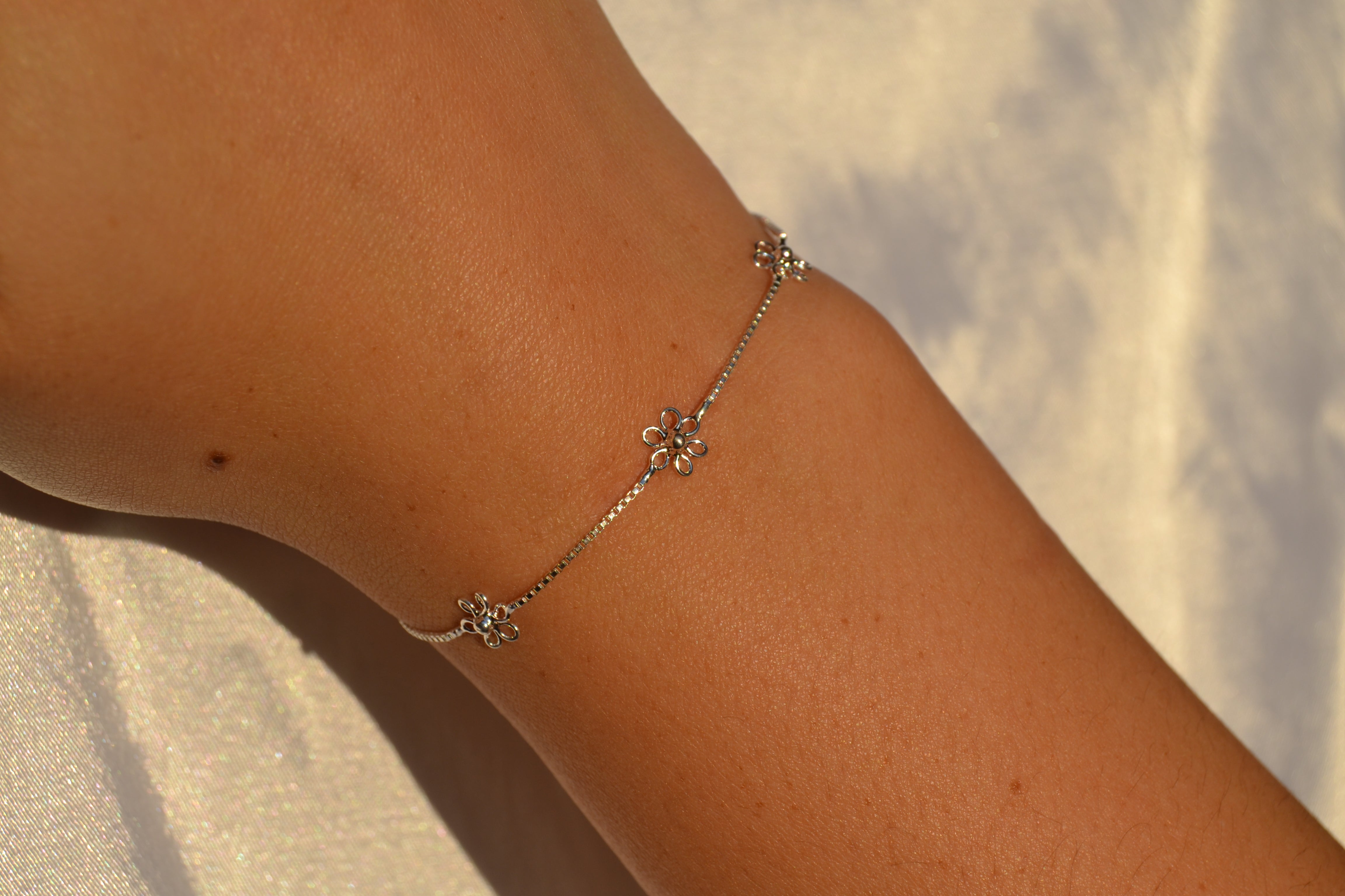 Cut-Out Daisy Bracelet