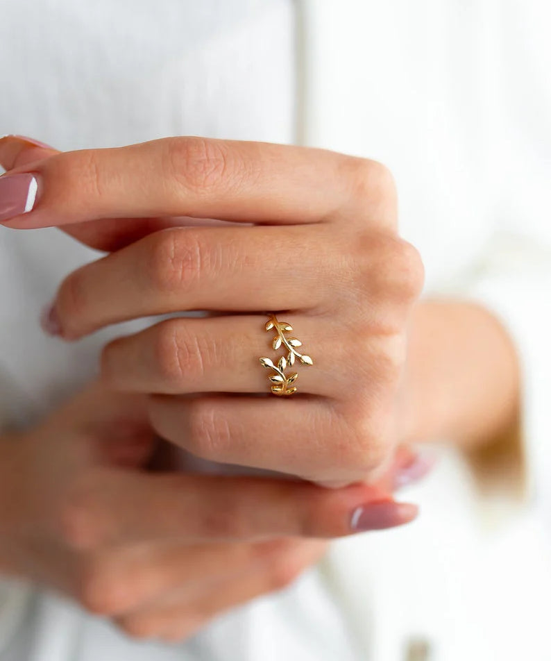 The Peace Leaf Gold Ring image 1