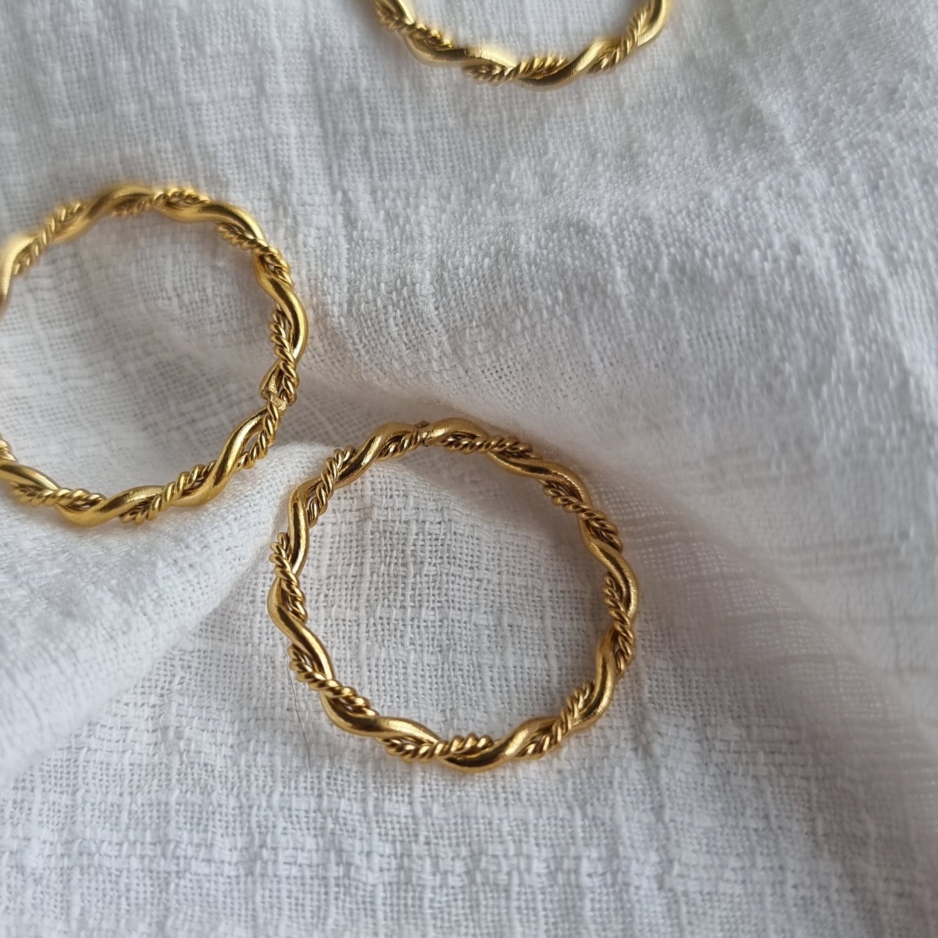 Twisted Gold Ring image 1