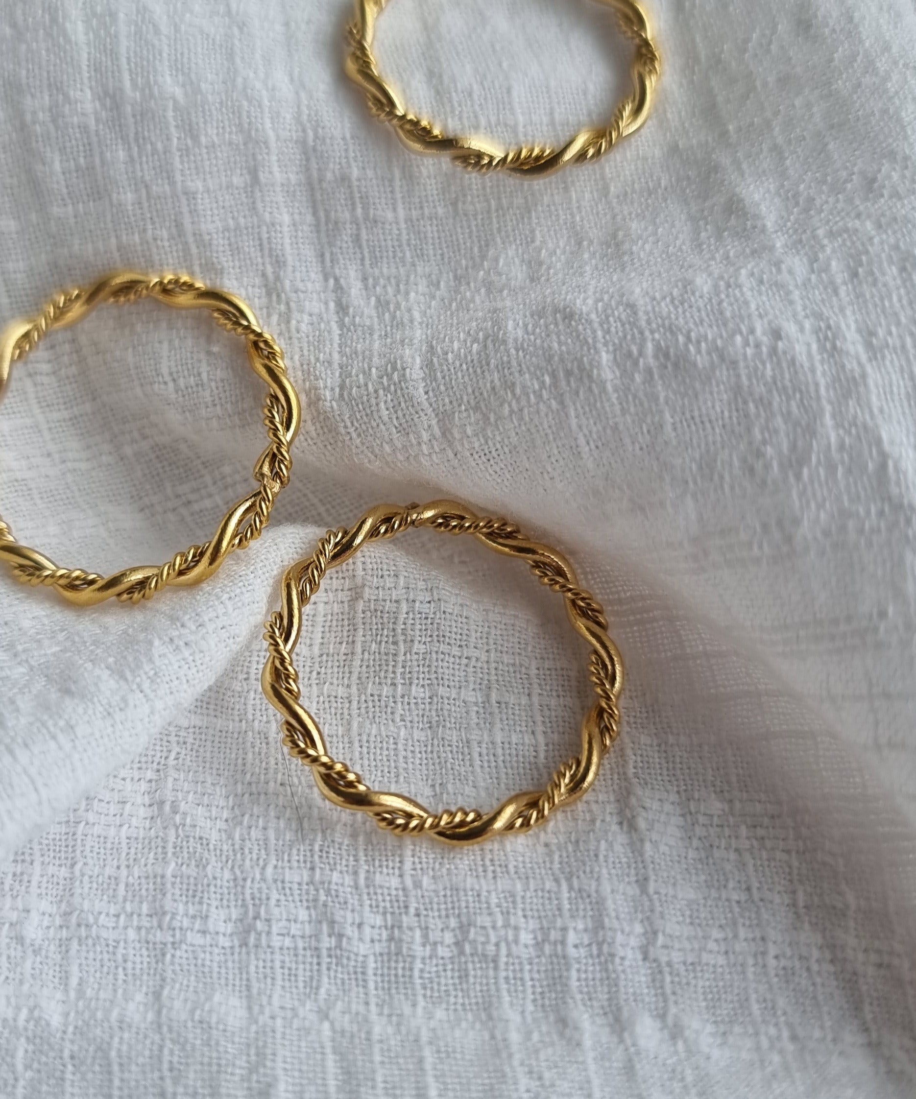 Twisted Gold Ring image 1