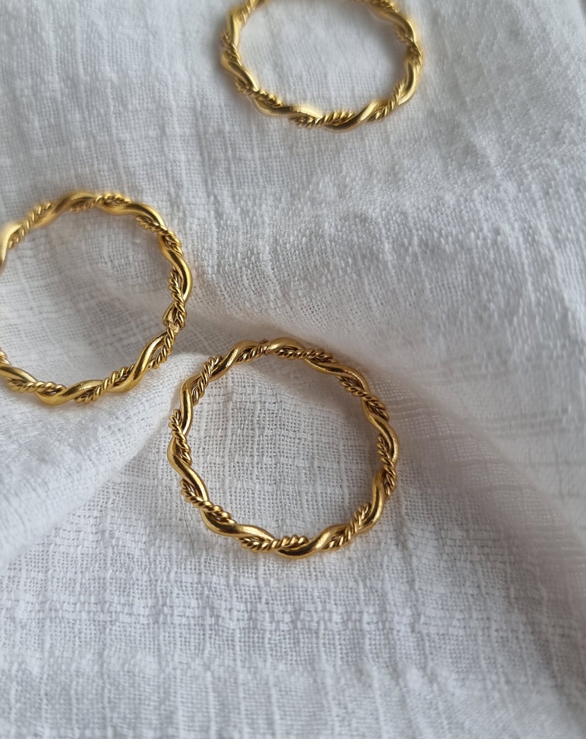 Twisted Gold Ring image 1