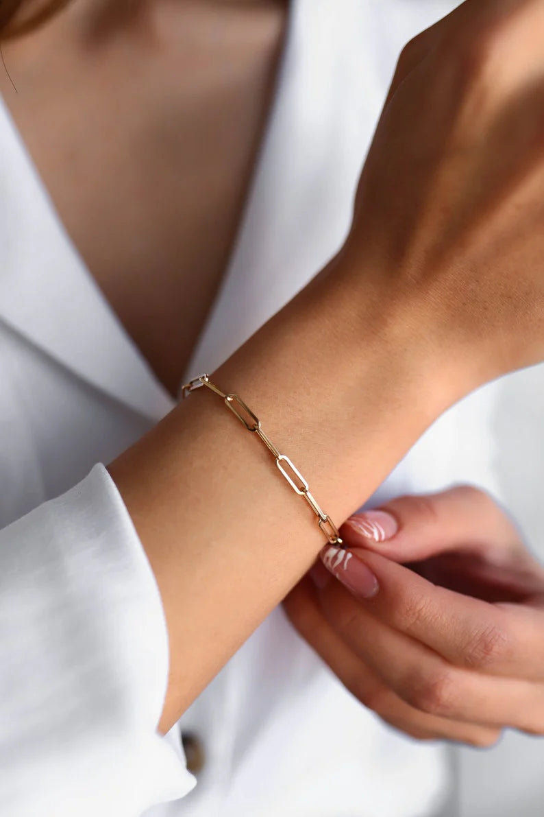The Paper Clip Gold Bracelet image 1