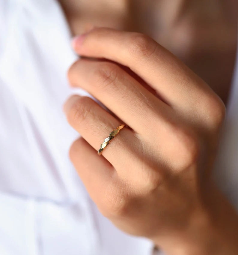The Twist Gold Ring image 0