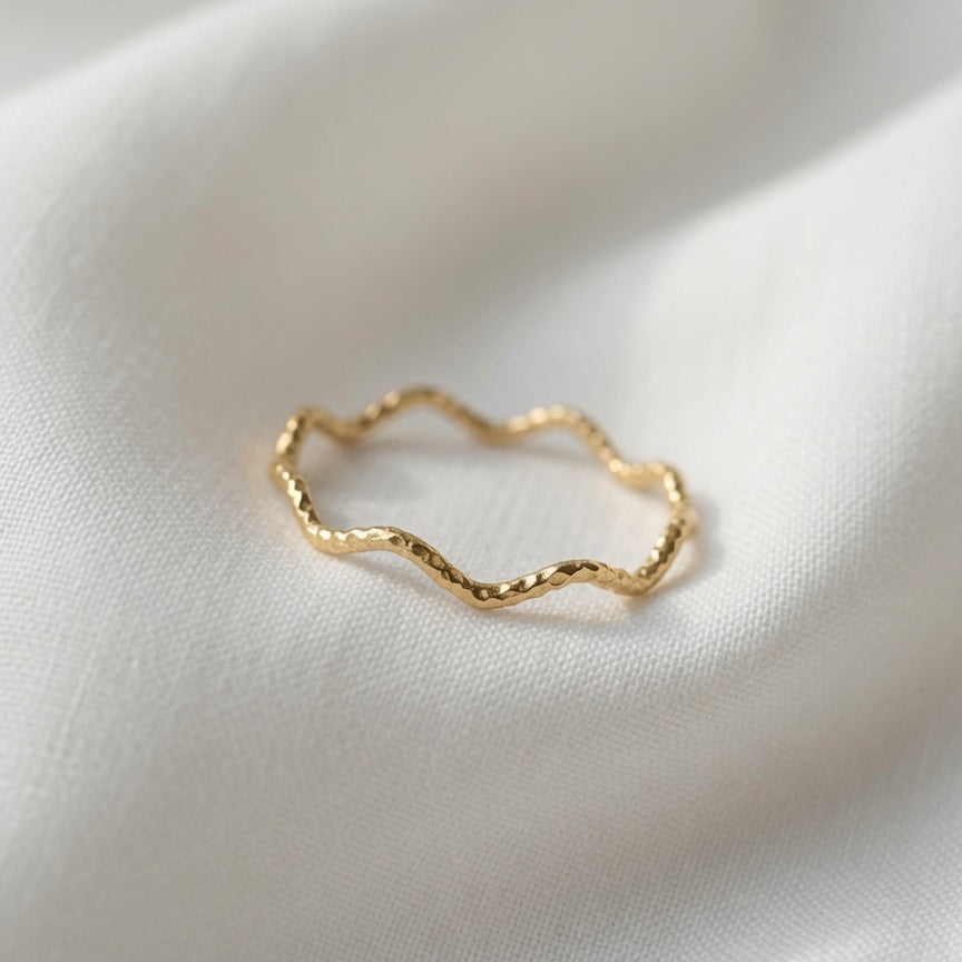 Dainty Wave Gold Ring