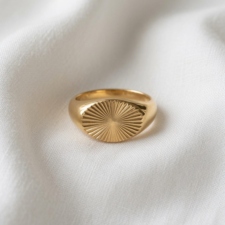 Oval Detailed Gold Ring