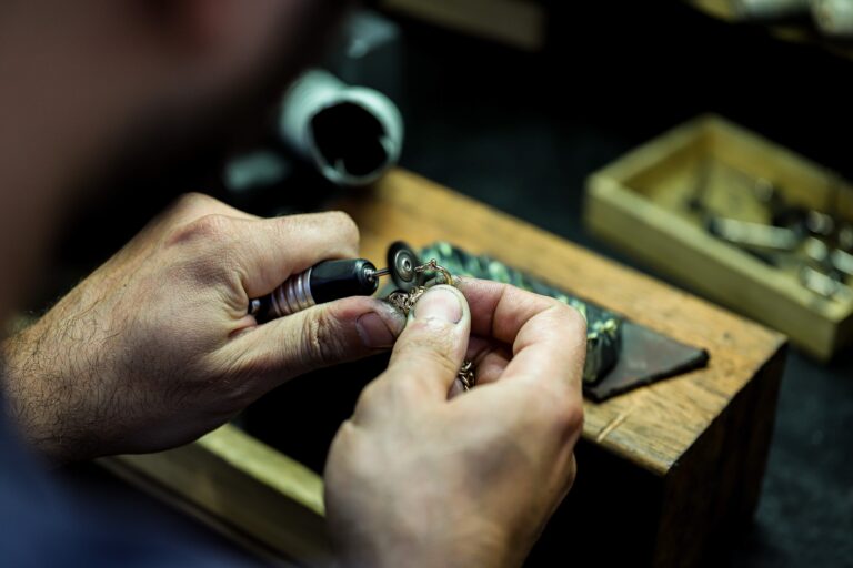 Gold ring polishing